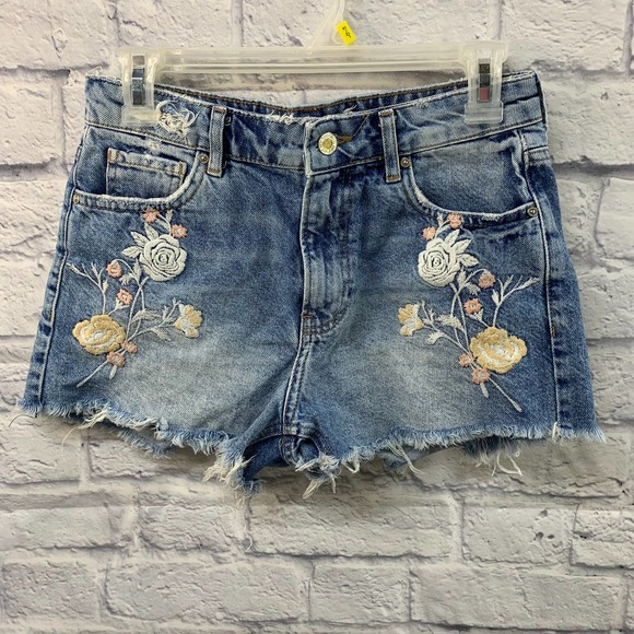Utica Denim Floral Embroidered High Rise Raw Hem Shorts Size 4 - Picture 1 of 7